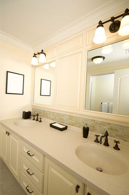 A double bathroom vanity with white cabinets