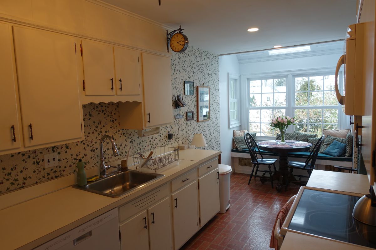 Tom and Linda's old kitchen with the big doors.