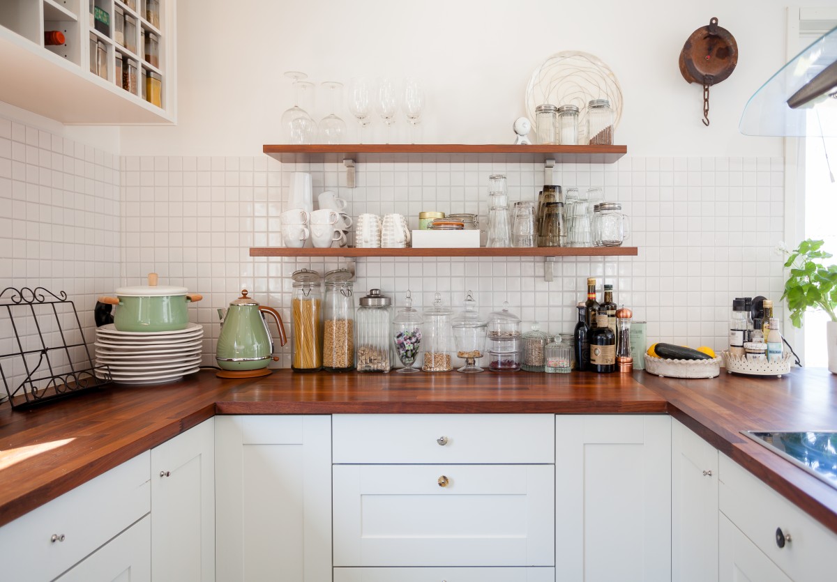 Floating shelves