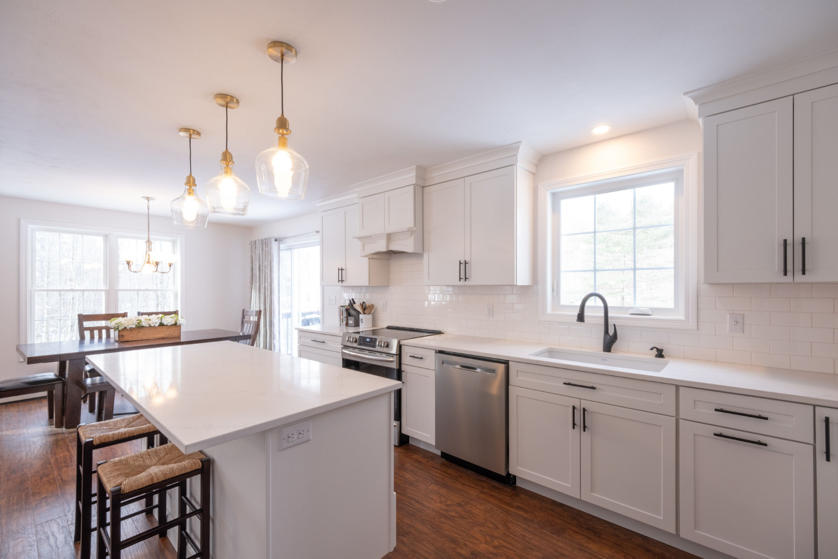 White shaker cabinet door styles in a bright modern kitchen with island