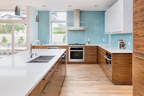 A modern kitchen with two tone thermofoil cabinets.