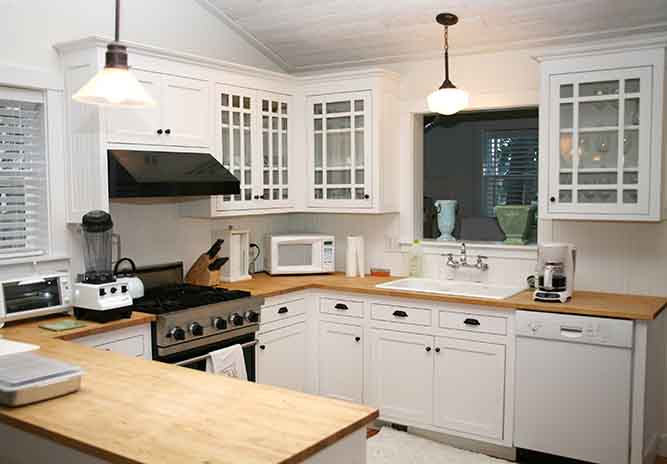 White shaker kitchen.